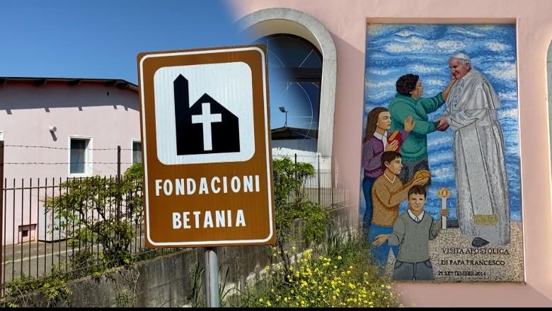 Misionarja Monica Bologna dhe të rinjtë e qendrës 'Betania' rrëfejnë takimin me Papa Franceskun 10 vite më parë